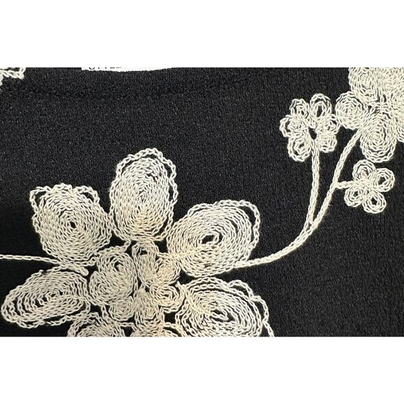 Sassybling Boutique Shift Dress Black with Ivory Embroidery Size Small - Picture 3 of 6